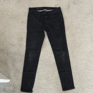 Jennifer Lopez Black Skinny Jeans with Sleek Fit